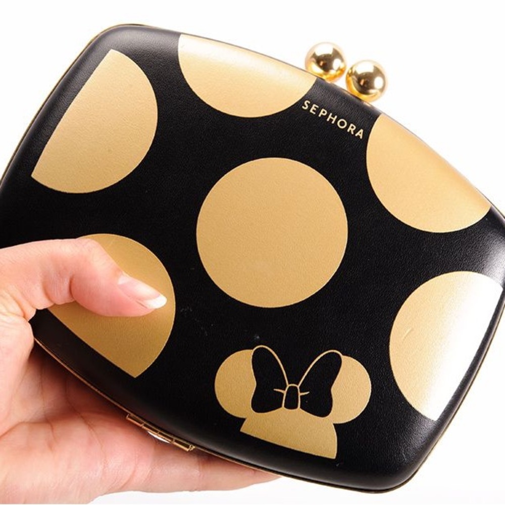 SEPHORA x DISNEY | Minnie's World in Color Eyeshadow Palette Review - Picture 4 of 12